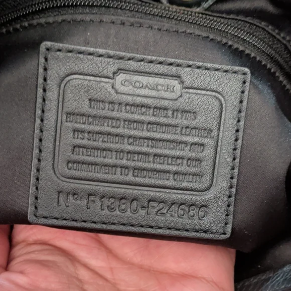 Elegant Coach Black Leather Shoulder Bag - Picture 8 of 8